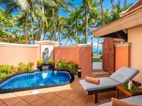 Deluxe Beachfront Villa with Plunge Pool