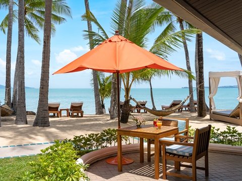 Deluxe Beachfront Villa with Plunge Pool