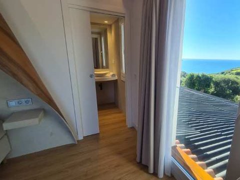 Chambre avec balcon et vue mer