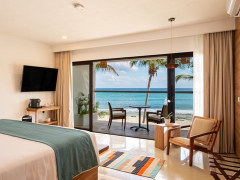 BEACHFRONT SUITE