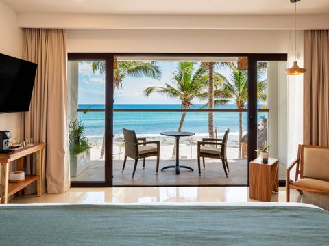 BEACHFRONT SUITE