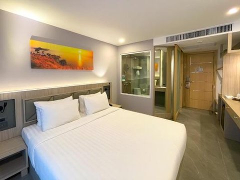 Deluxe King Balcony Room