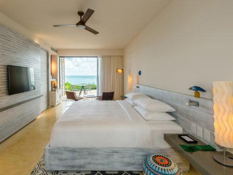 1 King Bed Beach front