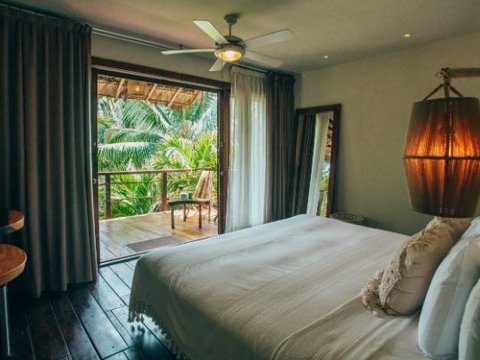 Jungle Rooftop Suite with Bathtub