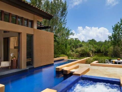 Serenity Pool Villa with Living Room