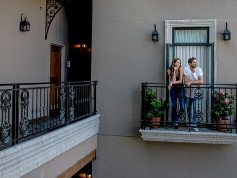 Balcony Room with 1 king bed