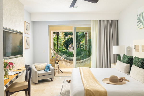 Deluxe Garden View King Bed