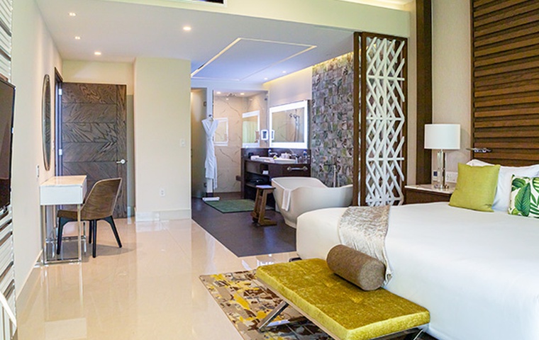 Junior Suite Swim Up 2 Queen Beds