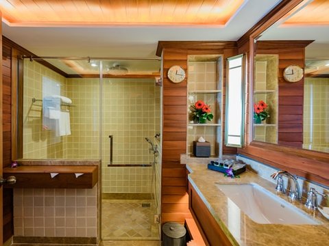 Ocean Jacuzzi Suite