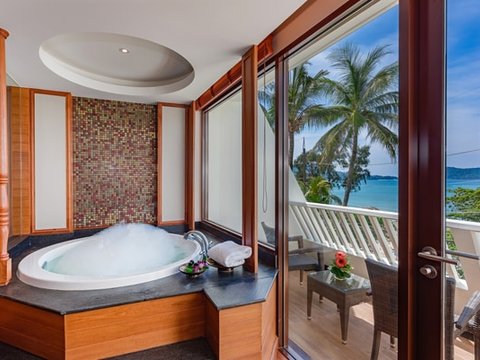 Ocean Jacuzzi Suite