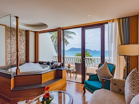 Ocean Jacuzzi Suite