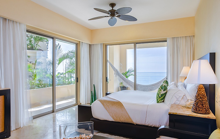 One Bedroom Suite Oceanfront - 1,545 avg. sq. ft.