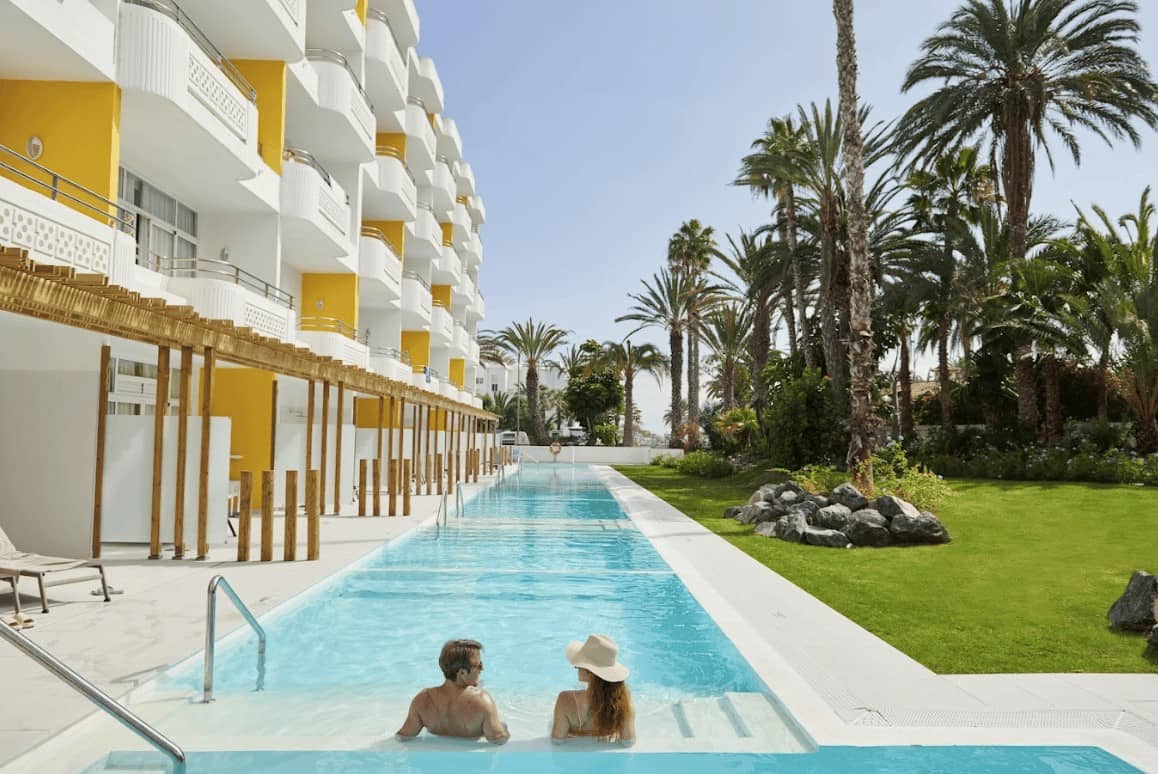 Do you feel like relaxing and disconnecting from routine? Thanks to the Day Pass you can enjoy the services and facilities of your favourite Lopesan Hotel Group hotel in Gran Canaria for a day. Don't miss the opportunity to live the experience!

Timetable: check-in 11.00 a.m. and check-out 18.00 p.m.
Includes: lunch, snacks and all-inclusive drinks.
Hammock area and enjoyment of the facilities and swimming pools.
Pool towel included (Deposit of 5€/towel)

*Resident, corporate and group discounts do not apply.
*Agencies and professionals commission not applicable.